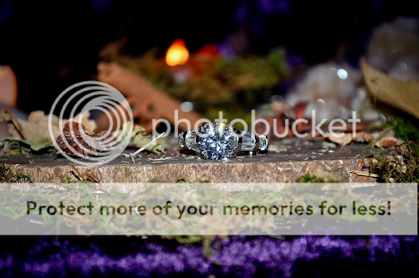 http://i710.photobucket.com/albums/ww101/lothorianmagick/Haunted/DSC_0232x.jpg