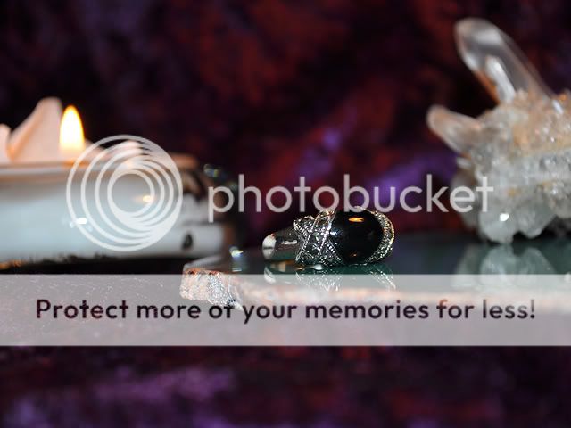 http://i710.photobucket.com/albums/ww101/lothorianmagick/Witchery/DSC_0740x.jpg