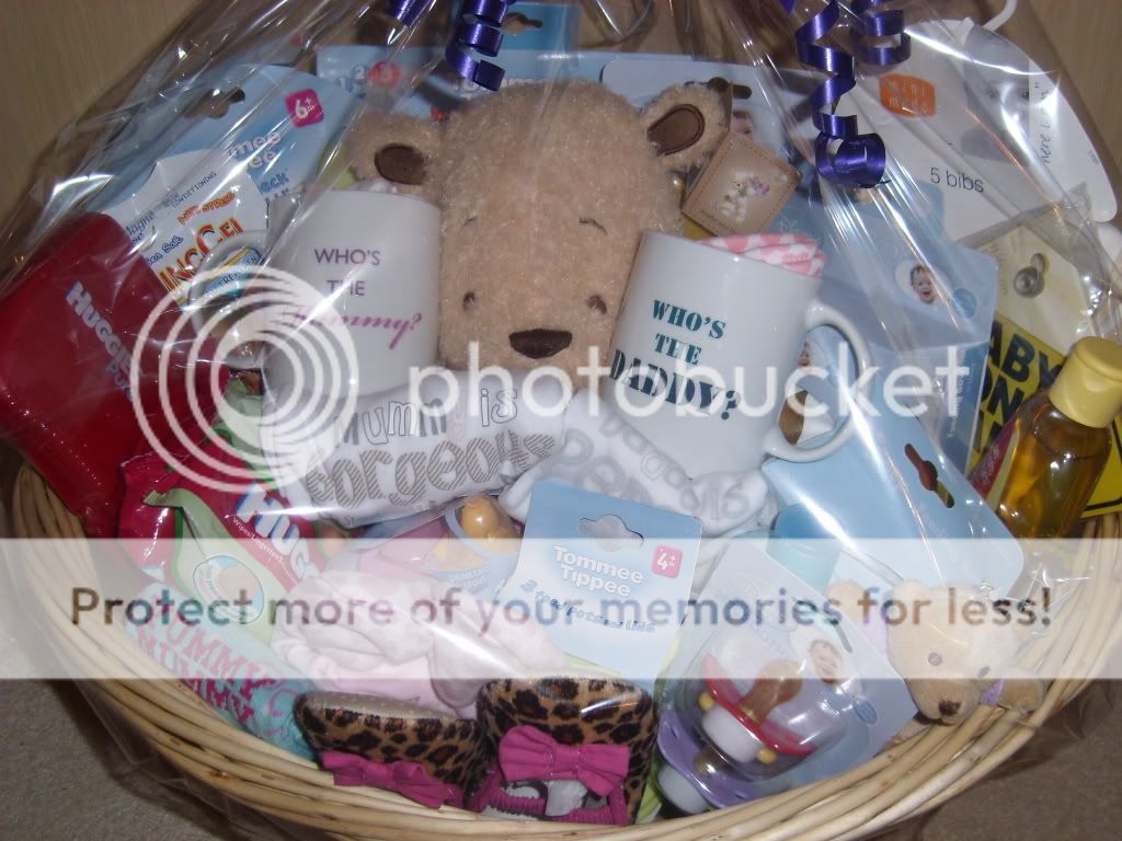 BabyHamperluxurycloseup.jpg